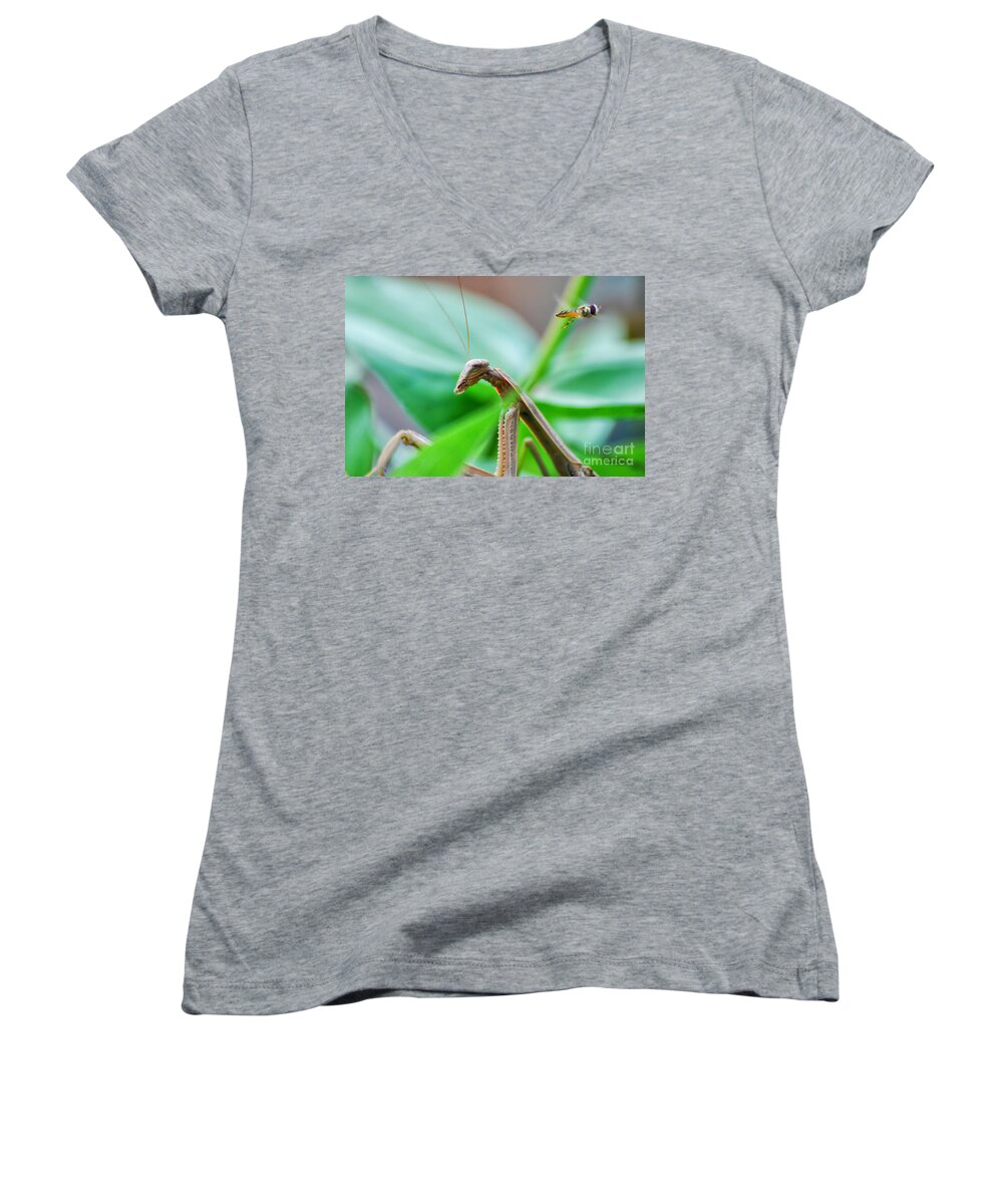 Bee Women's V-Neck featuring the photograph I See You by Thomas Woolworth