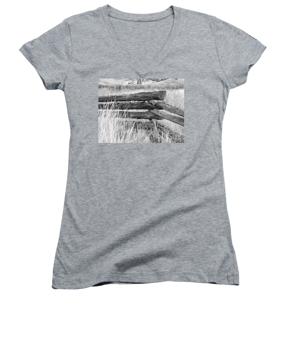 Snake Fence Women's V-Neck featuring the photograph Snake Fence by Ann E Robson