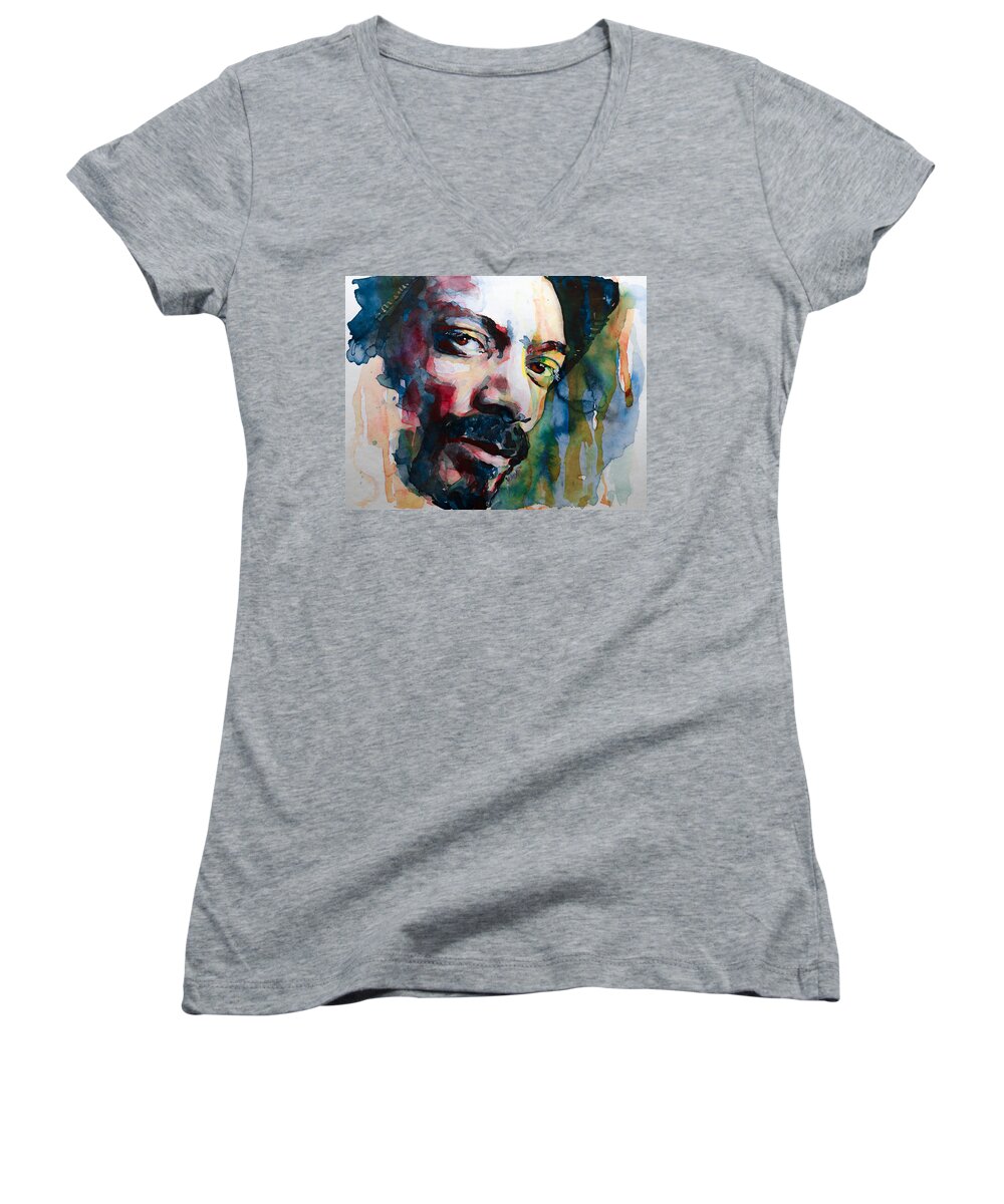 Snoop Dogg Women's V-Neck featuring the painting Snoop Dogg by Laur Iduc