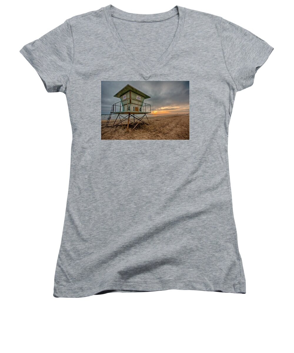 Beach Women's V-Neck featuring the photograph The Stand by Peter Tellone