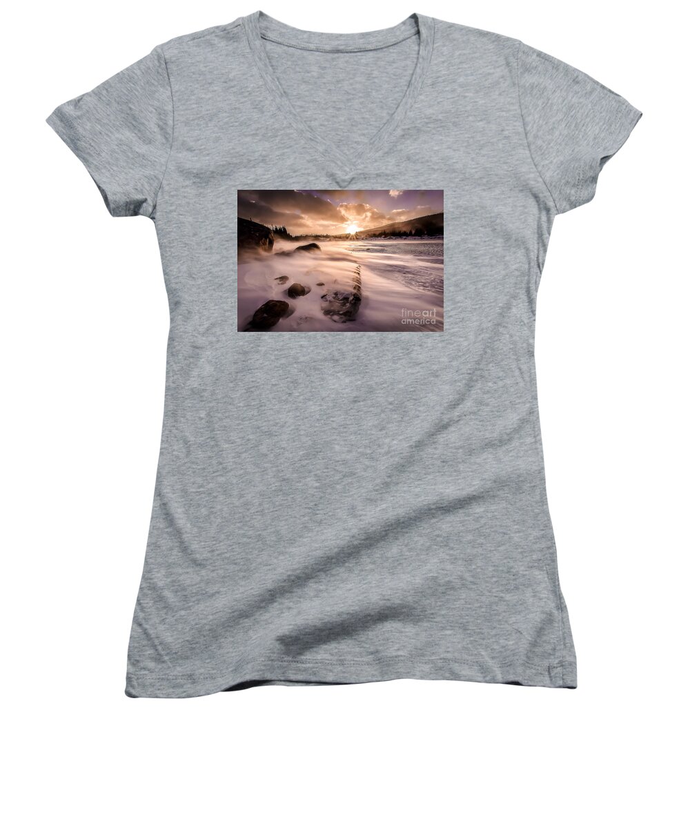 Landscape Women's V-Neck featuring the photograph Windy Morning by Steven Reed