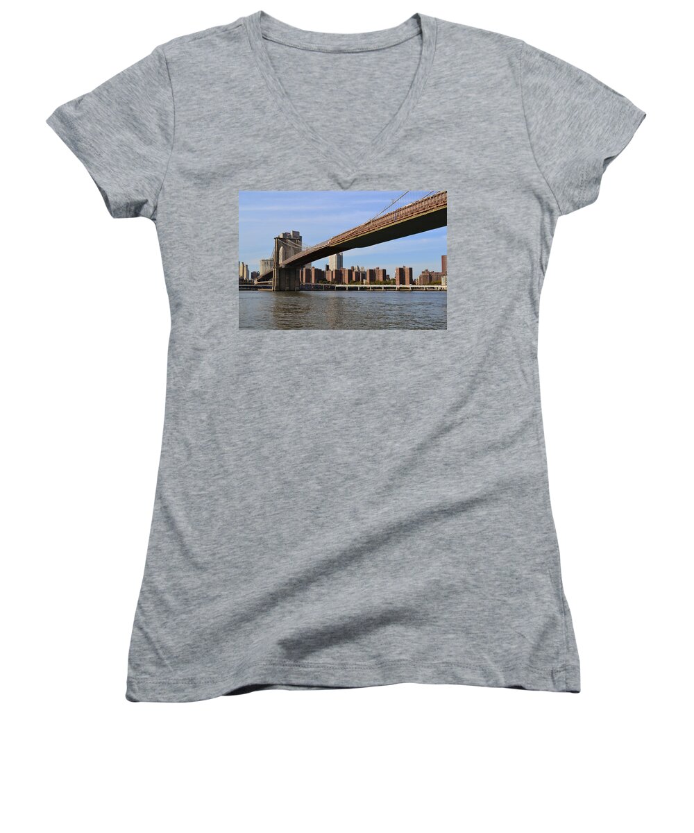 Brooklyn Women's V-Neck featuring the photograph Brooklyn Bridge1 by Zawhaus Photography