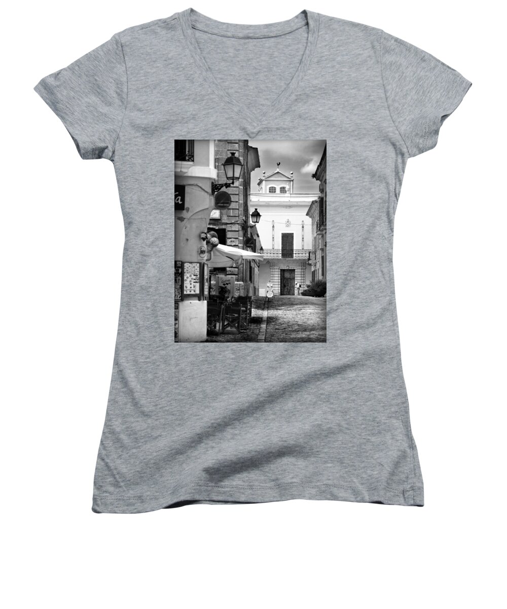 Ciutadella Women's V-Neck featuring the photograph Old Town by Pedro Cardona Llambias