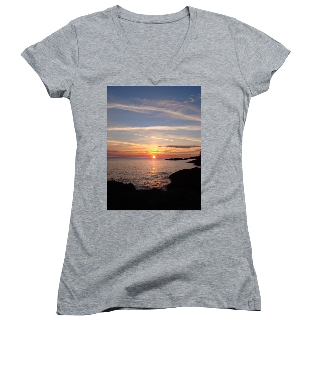 Sunrise Women's V-Neck featuring the photograph Rising Sun by Bonfire Photography