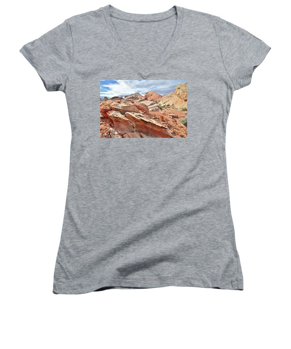 Valley Of Fire State Park Women's V-Neck featuring the photograph Valley of Fire High Country #5 by Ray Mathis