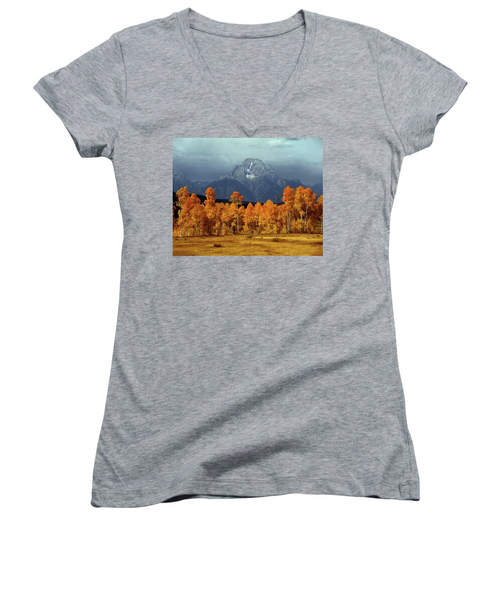 1m9235 Women's V-Neck featuring the photograph 1M9235 Mt. Moran in Autumn by Ed Cooper Photography