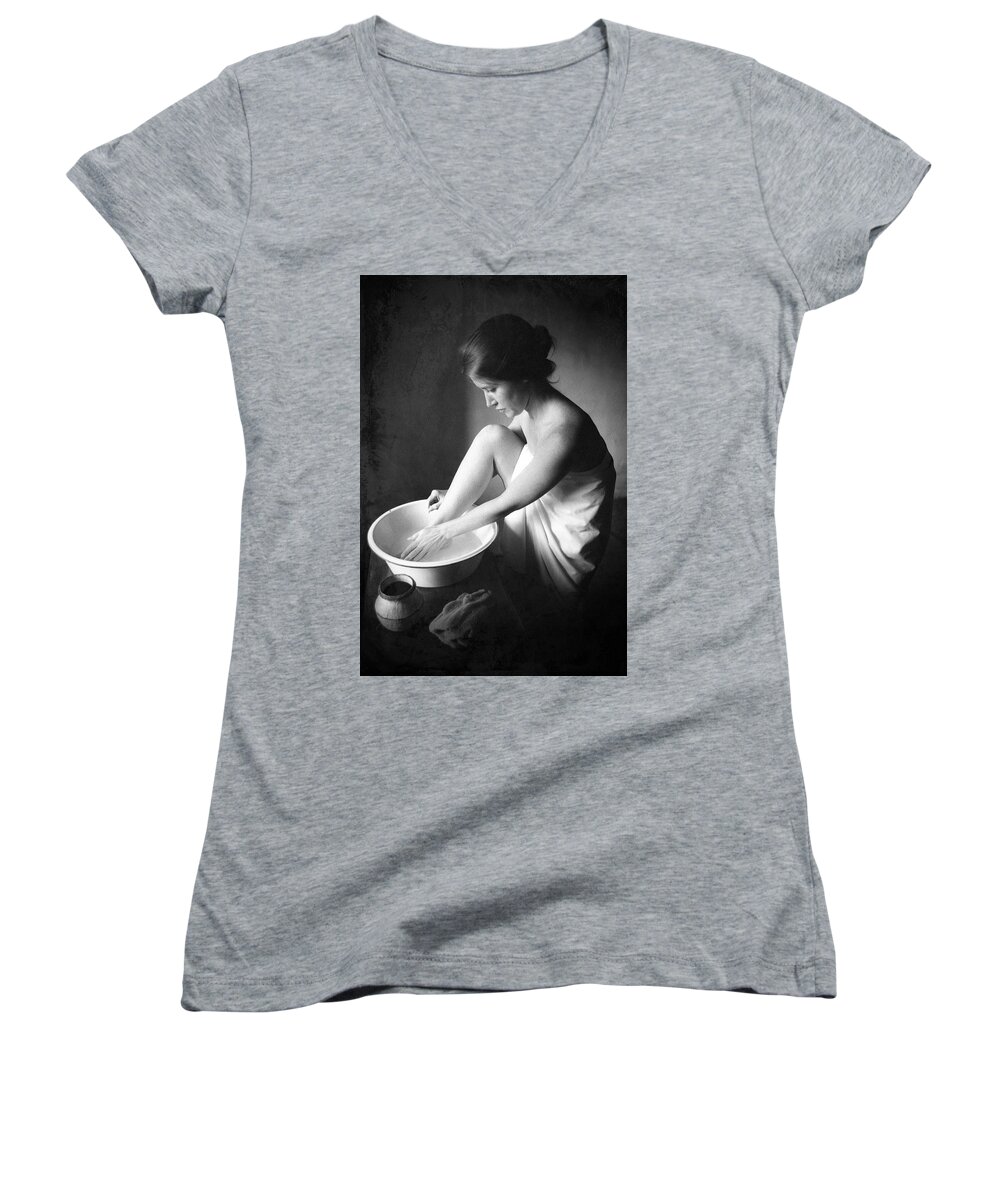 Woman Women's V-Neck featuring the photograph Footwasher #2 by Jennifer Wright