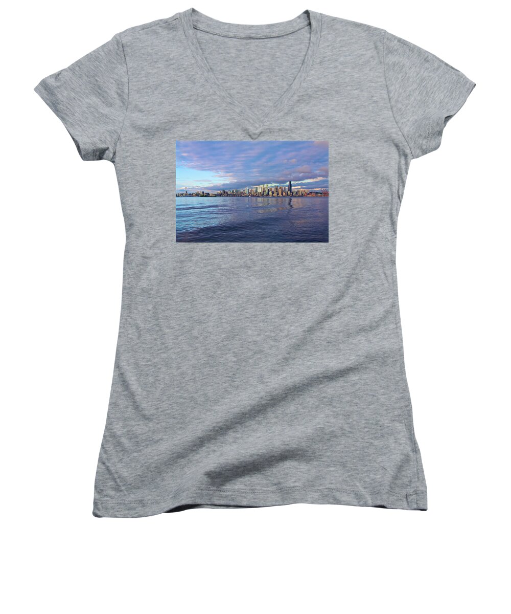 Beach Women's V-Neck featuring the photograph Seattle skyline Cityscape #3 by SC Heffner