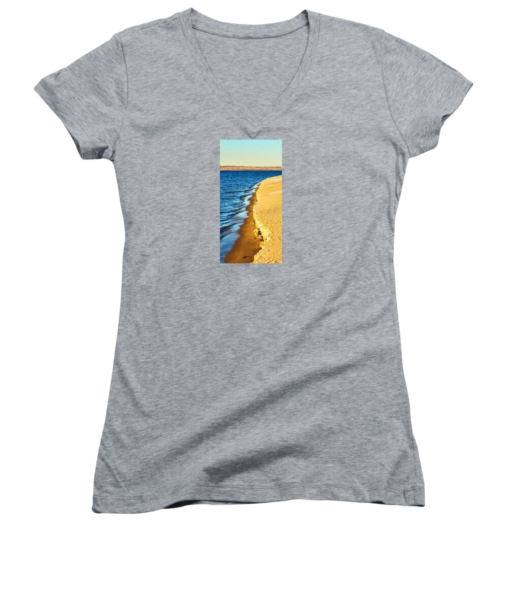 Bill Kesler Photography Women's V-Neck featuring the photograph Early Morning Walk #1 by Bill Kesler