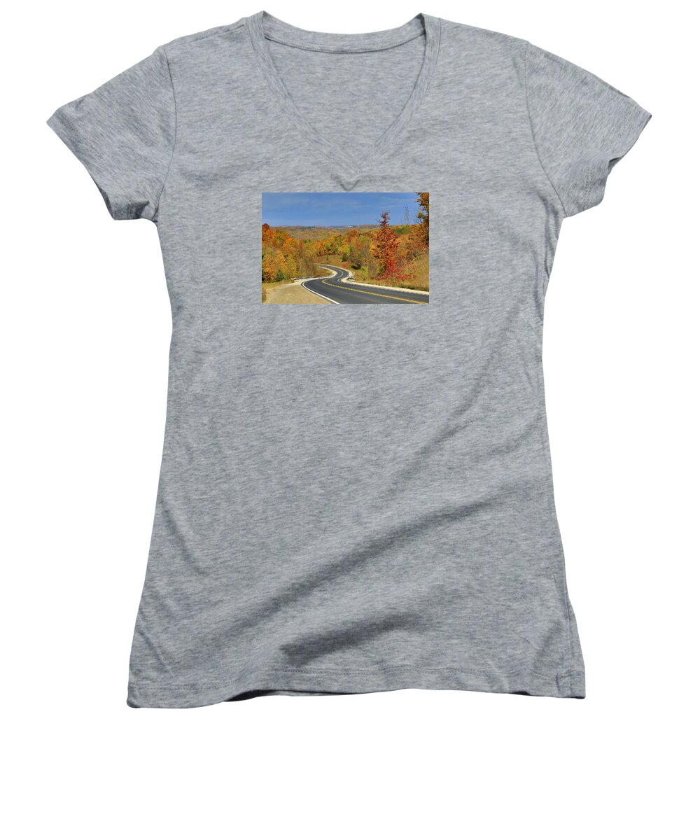  Mono Women's V-Neck featuring the photograph Autumn in the Hockley Valley by Gary Hall