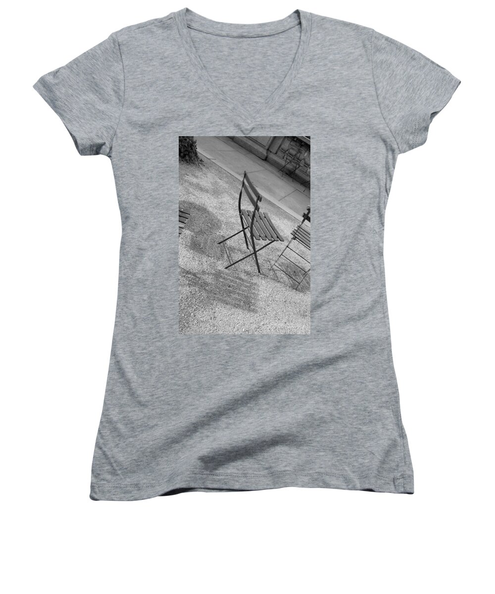 Bryant Women's V-Neck featuring the photograph Bryant Park NYC by Henri Irizarri