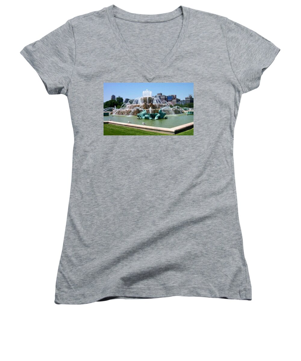 Chicago Women's V-Neck featuring the photograph Buckingham Fountain by Anita Burgermeister