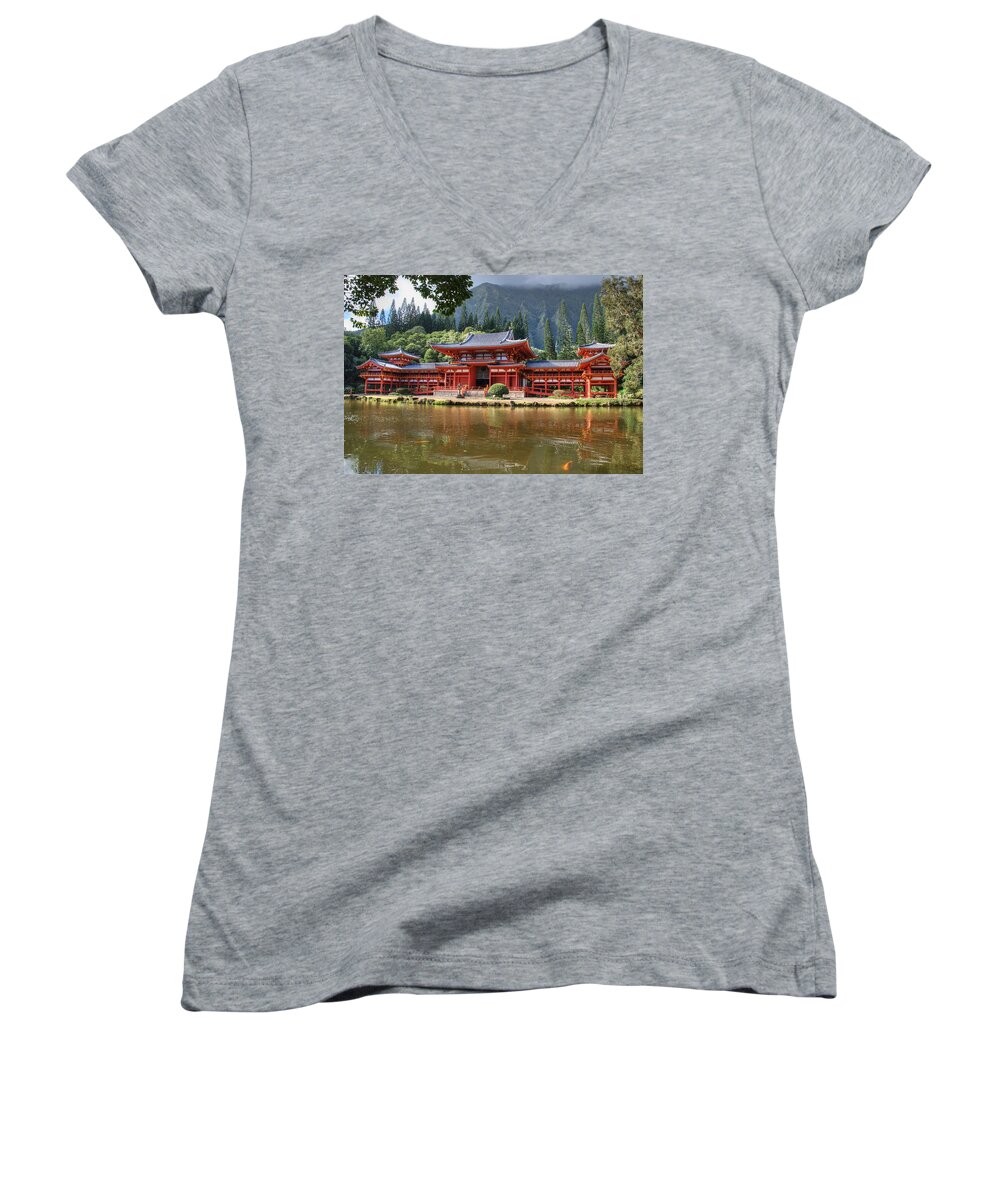 Byodo-in Women's V-Neck featuring the photograph Byodo-In by Jeff Cook