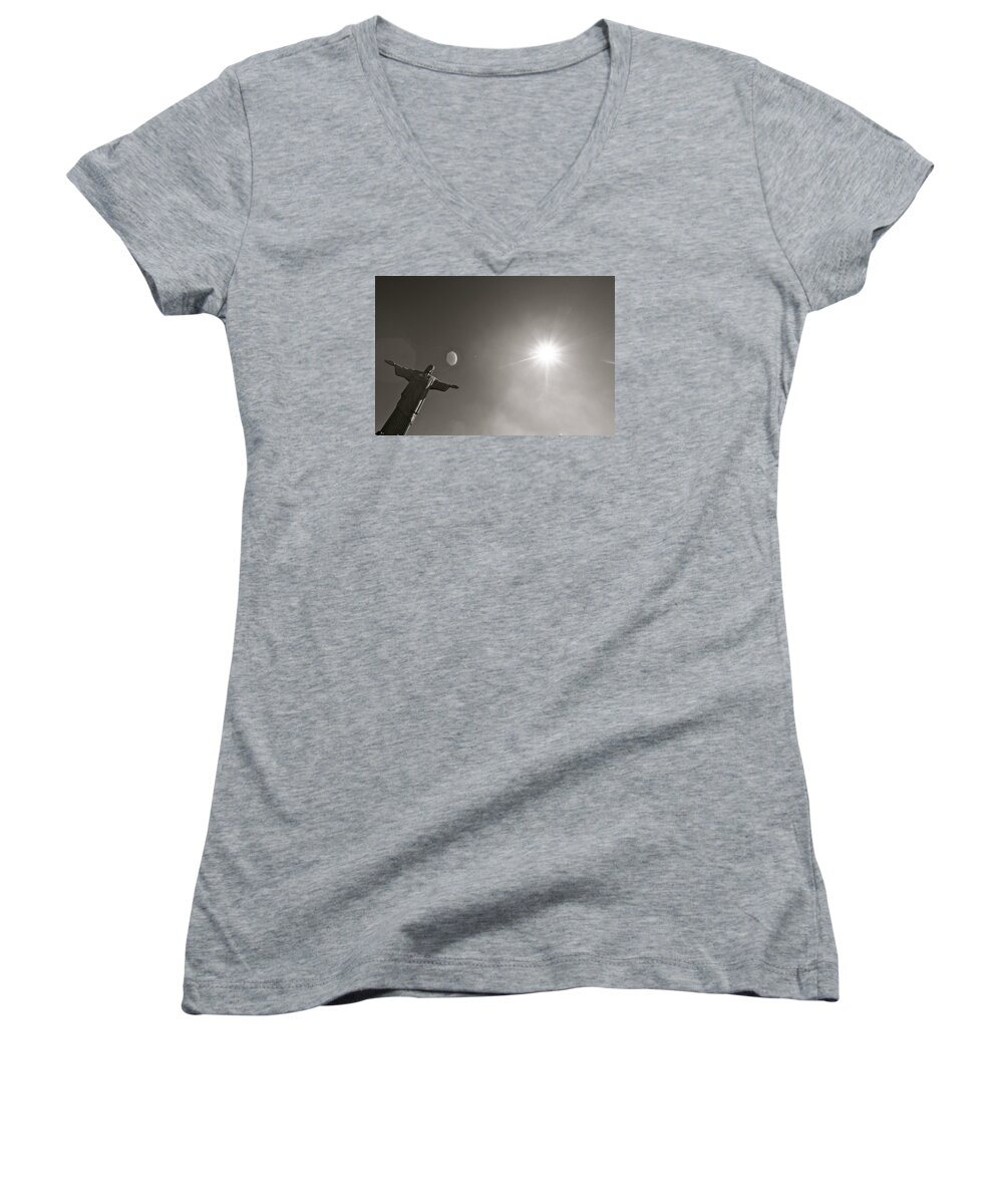 Cristo Redentor Women's V-Neck featuring the photograph Christ the Redeemer by Mark Nowoslawski