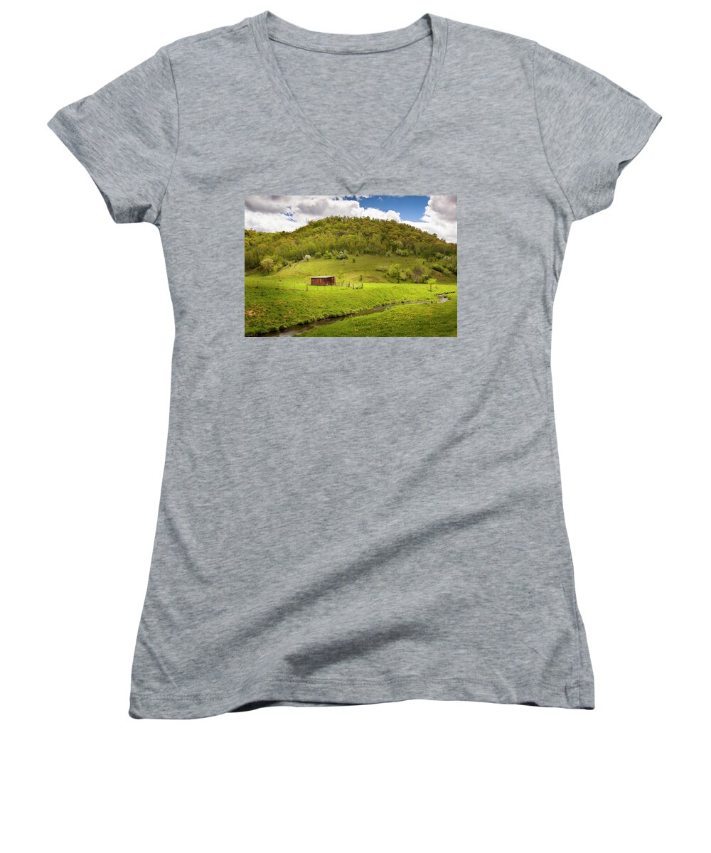 5dii Women's V-Neck featuring the photograph Coulee Morning by Mark Mille
