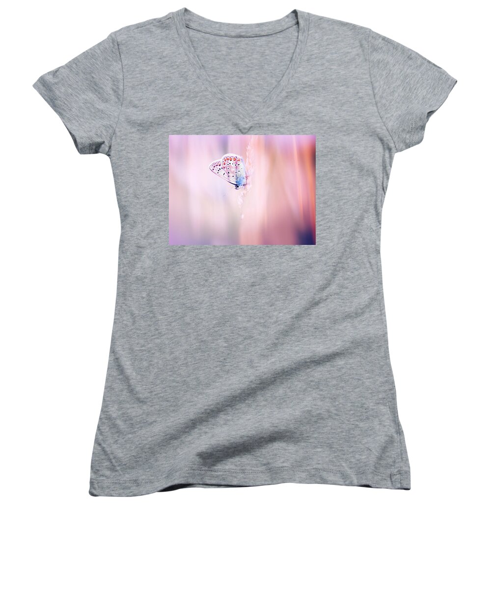 Common Blue Women's V-Neck featuring the photograph Dreamy by Jaroslav Buna