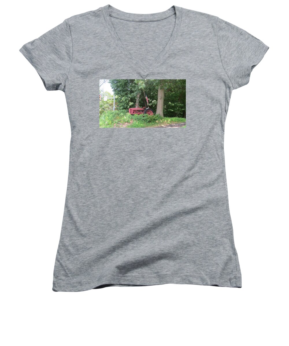 Red Tractor Women's V-Neck featuring the photograph Faithful American Tractor by Jeanette Oberholtzer