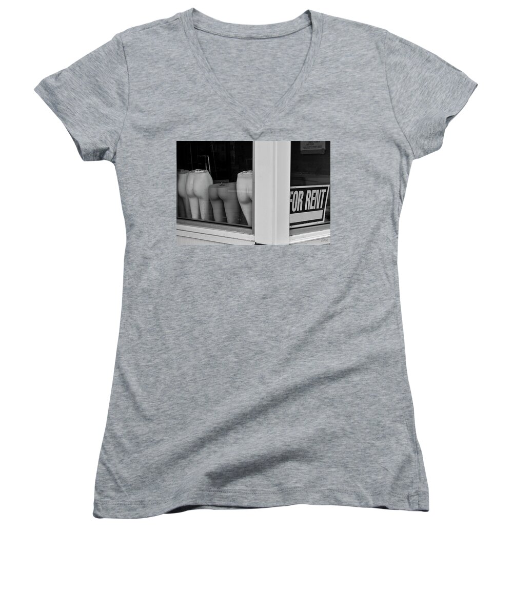 Sign Women's V-Neck featuring the photograph For Rent by David Gordon