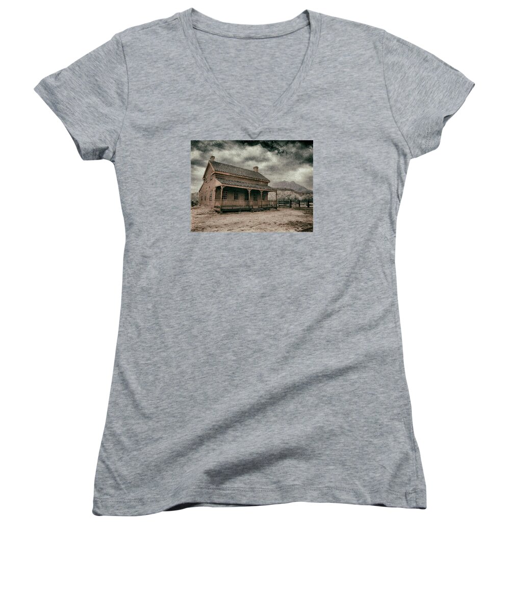 Crystal Yingling Women's V-Neck featuring the photograph Grafton Homestead II by Ghostwinds Photography