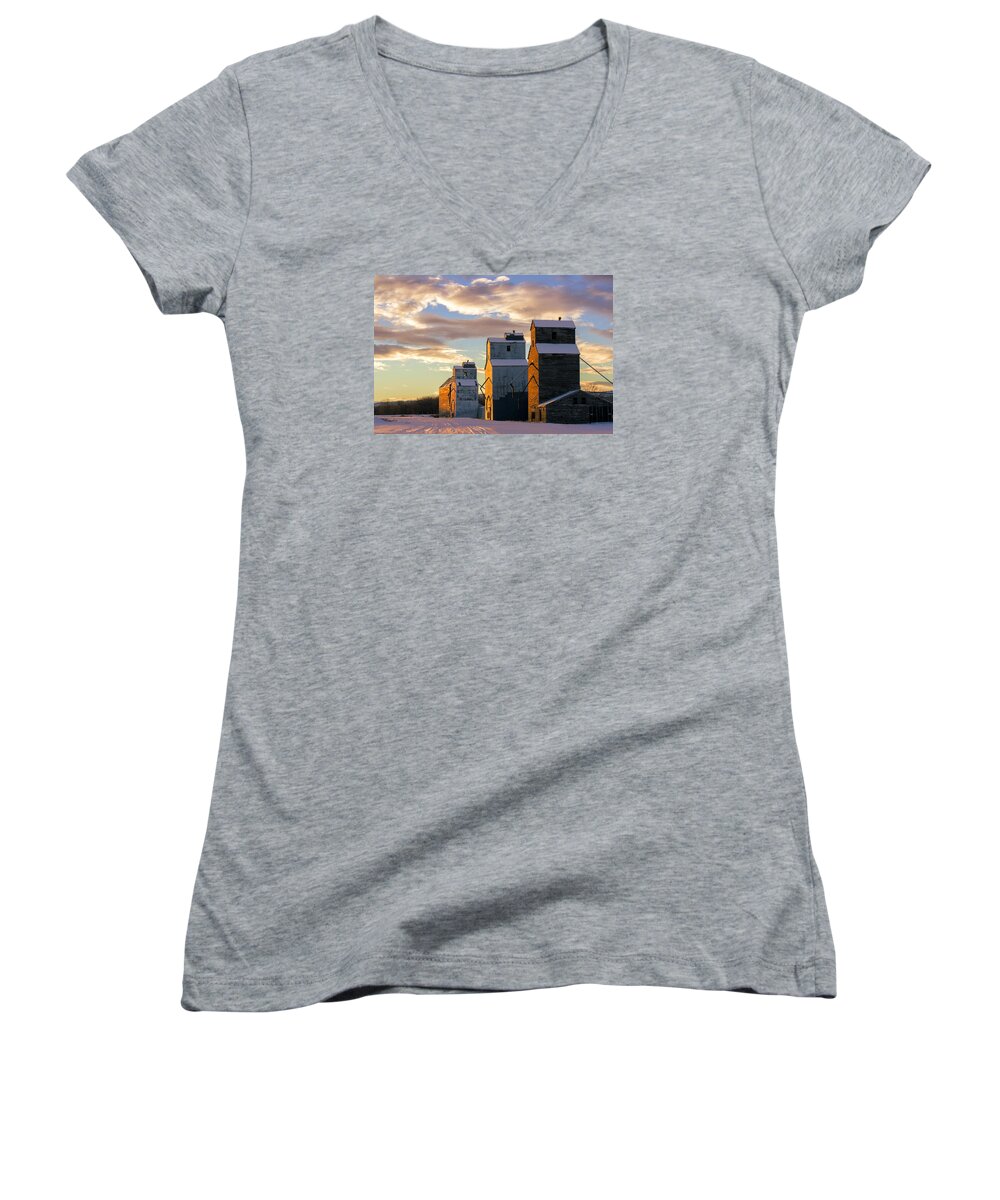 Grain Elevator Women's V-Neck featuring the photograph Granary Row by Todd Klassy