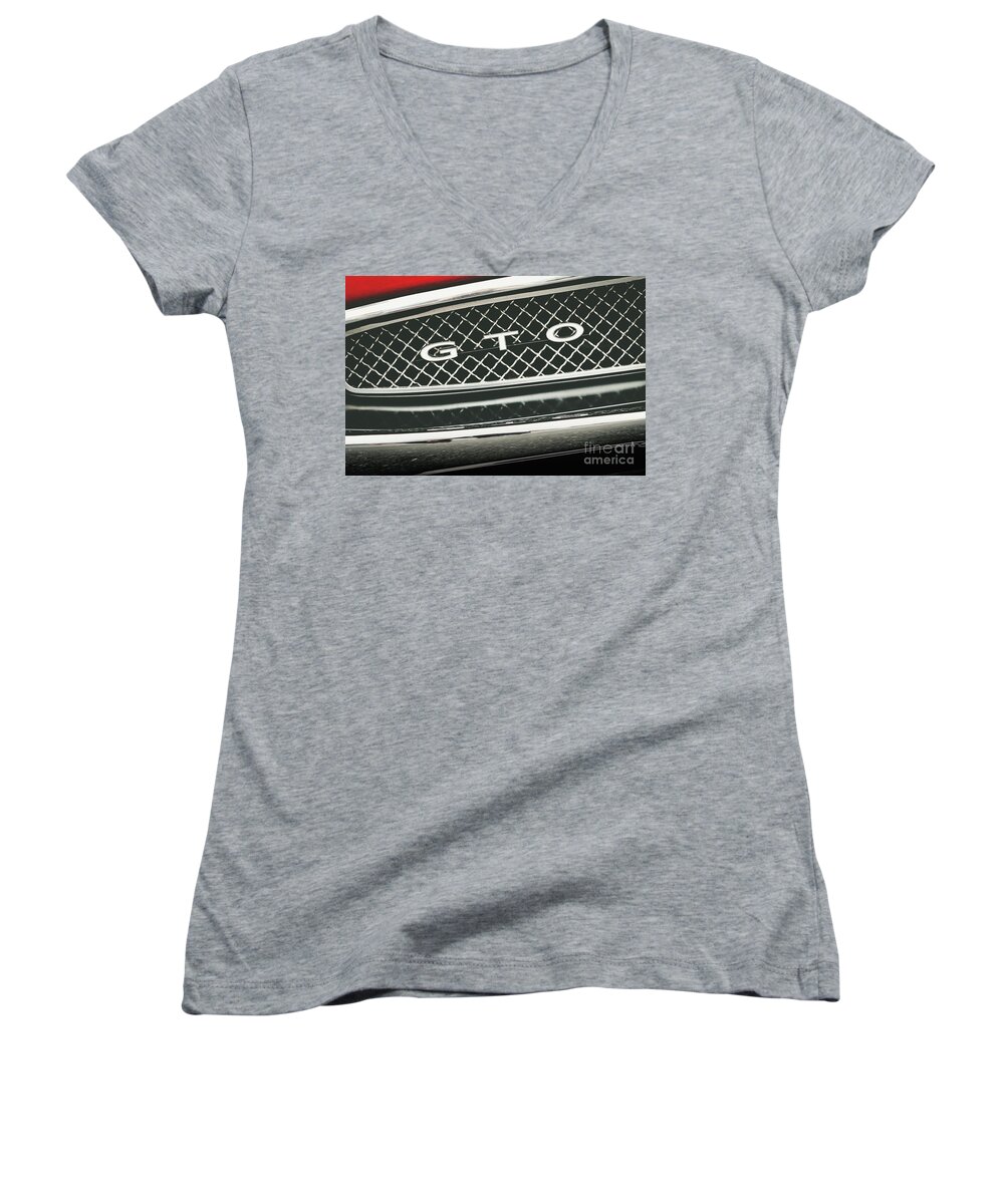 Gto Women's V-Neck featuring the photograph GTO Grill by Colleen Kammerer