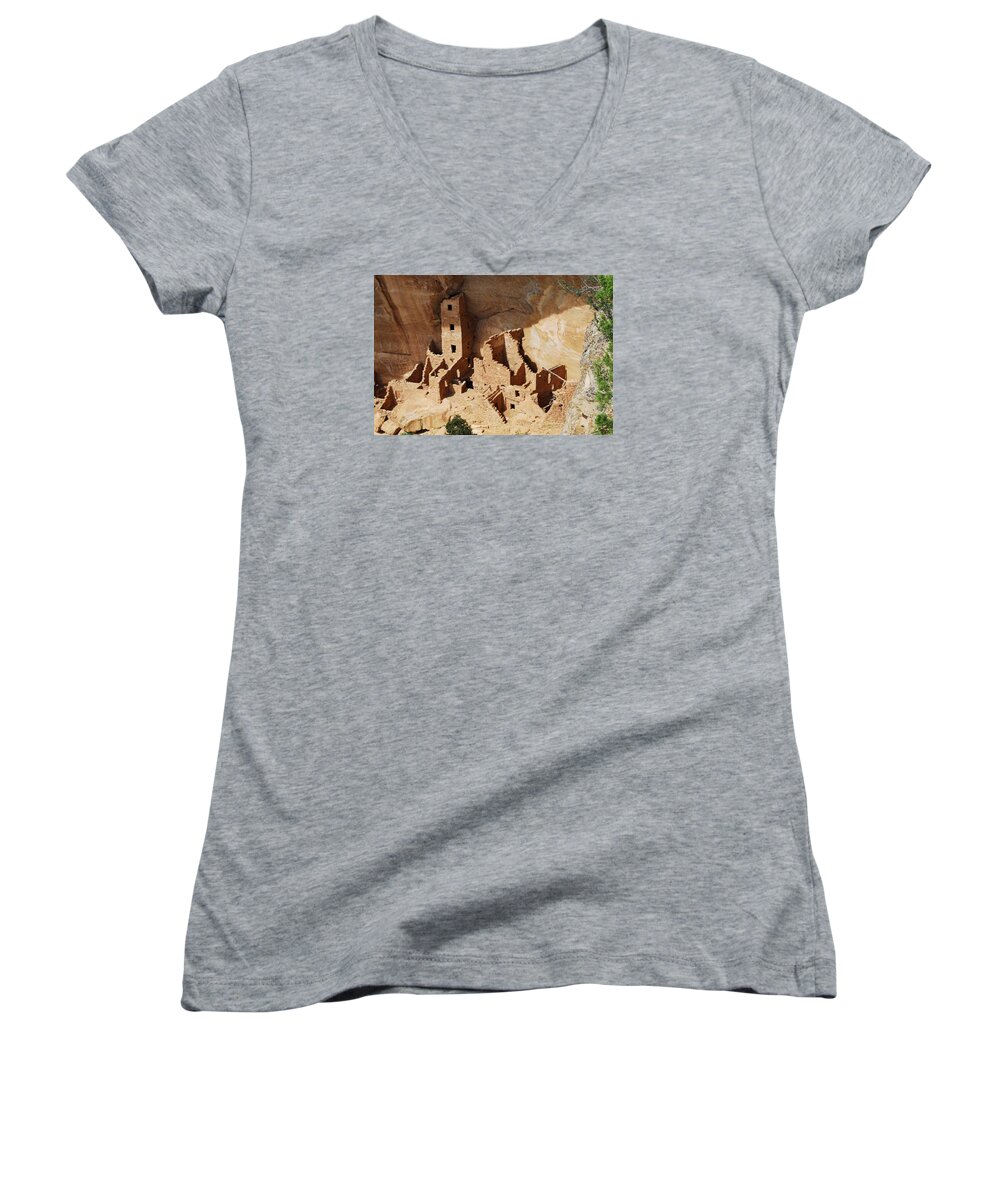 Cliff Dwellers Women's V-Neck featuring the photograph High Rise Livin by Brad Hodges