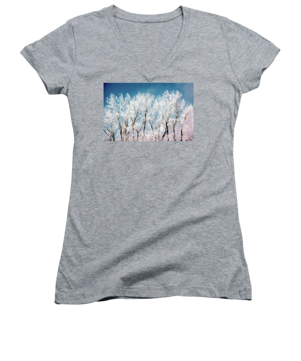 Ice Tree South Dakota Women's V-Neck featuring the photograph Ice Trees by William Kimble
