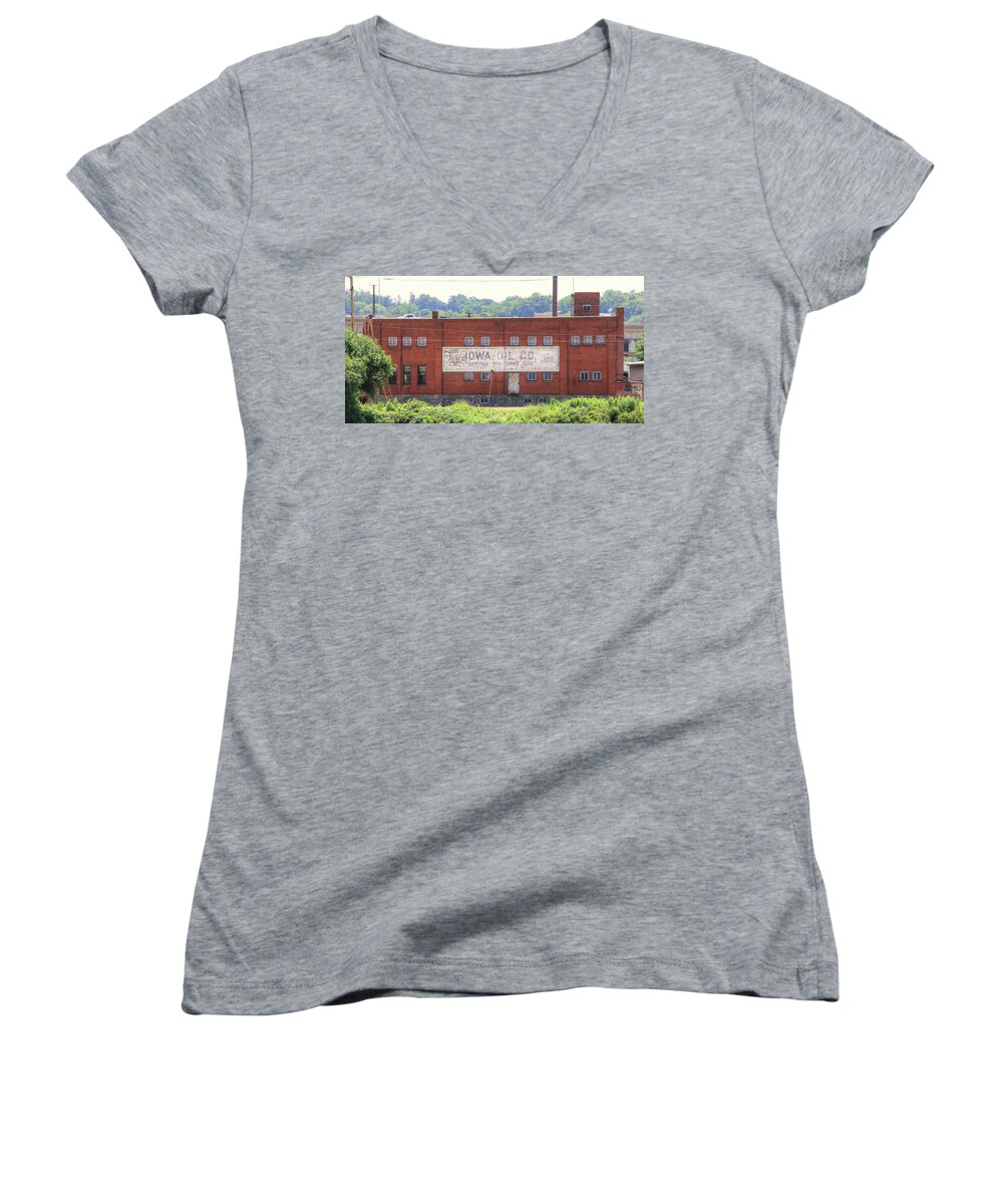 Iowa Women's V-Neck featuring the photograph Iowa Oil Company by J Laughlin