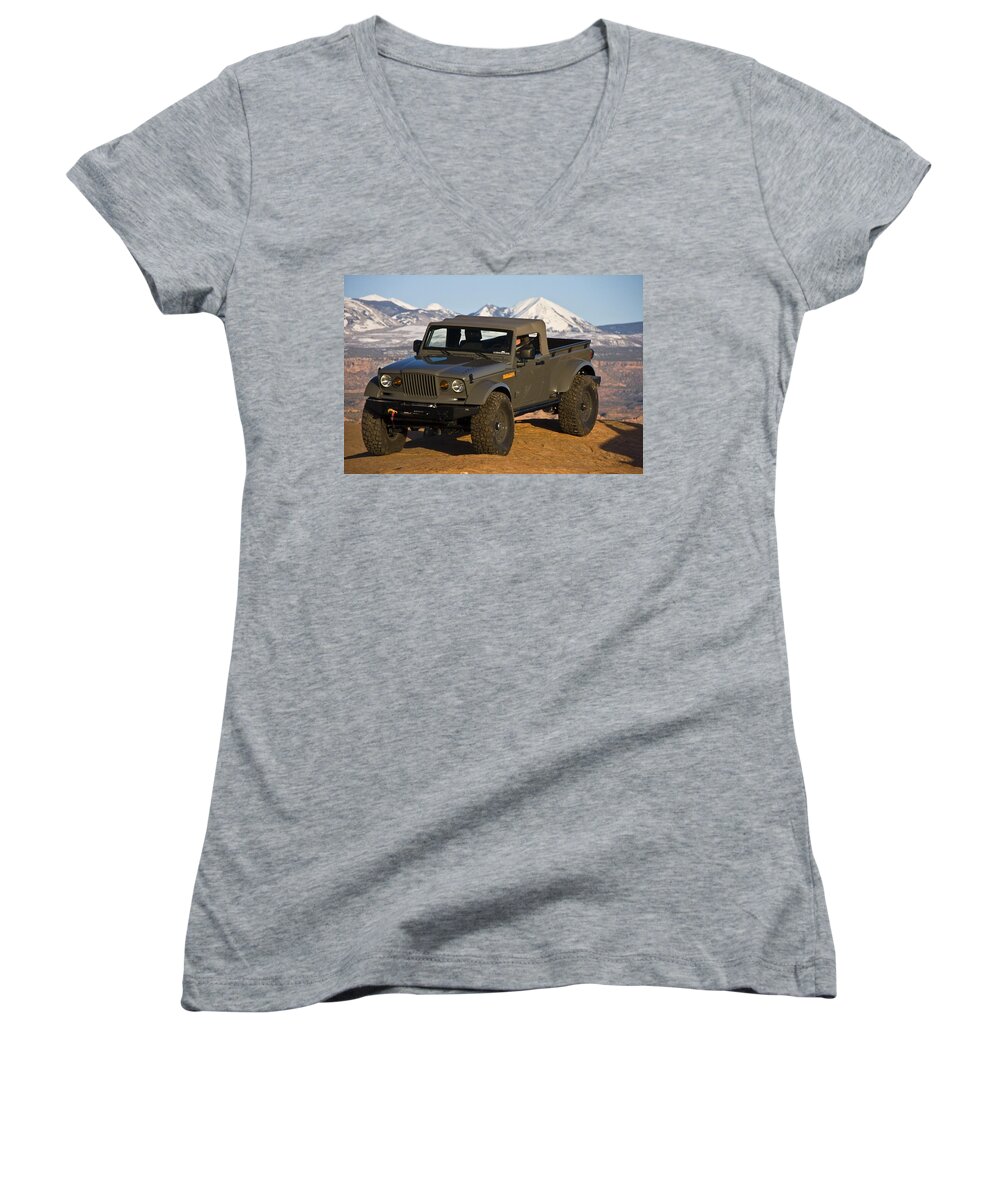 Jeep Women's V-Neck featuring the digital art Jeep by Maye Loeser