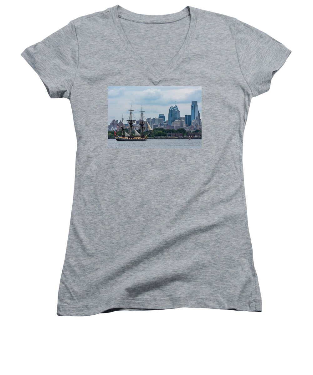 Terry Deluco Women's V-Neck featuring the photograph L Hermione Philadelphia Skyline by Terry DeLuco