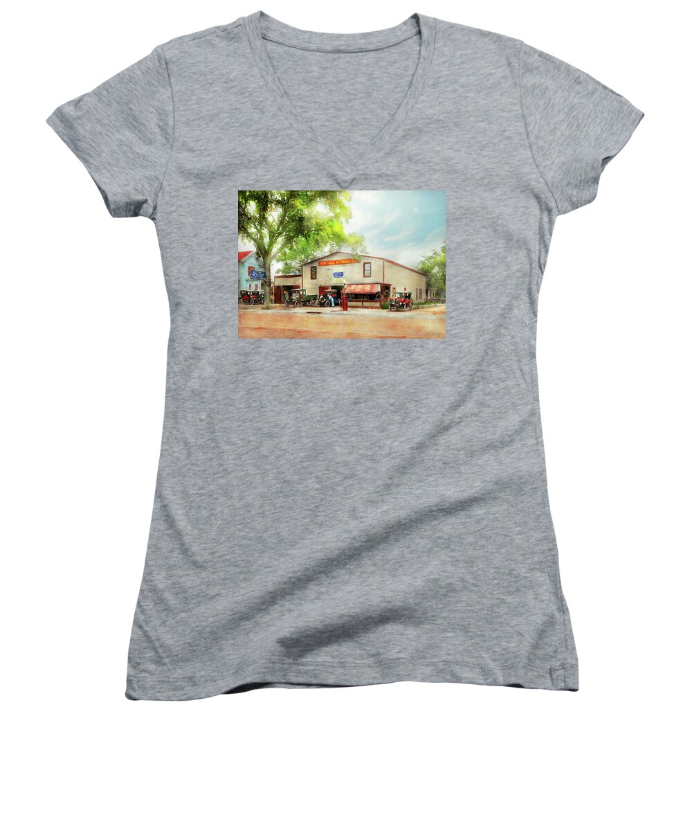 Hyattsville Women's V-Neck featuring the photograph Mechanic - All cars finely tuned 1920 by Mike Savad
