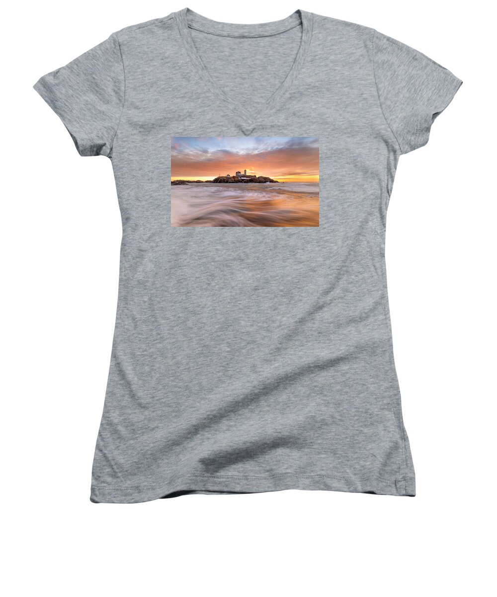 Nubble Lighthouse Women's V-Neck featuring the photograph Nubble Lighthouse by Rob Davies