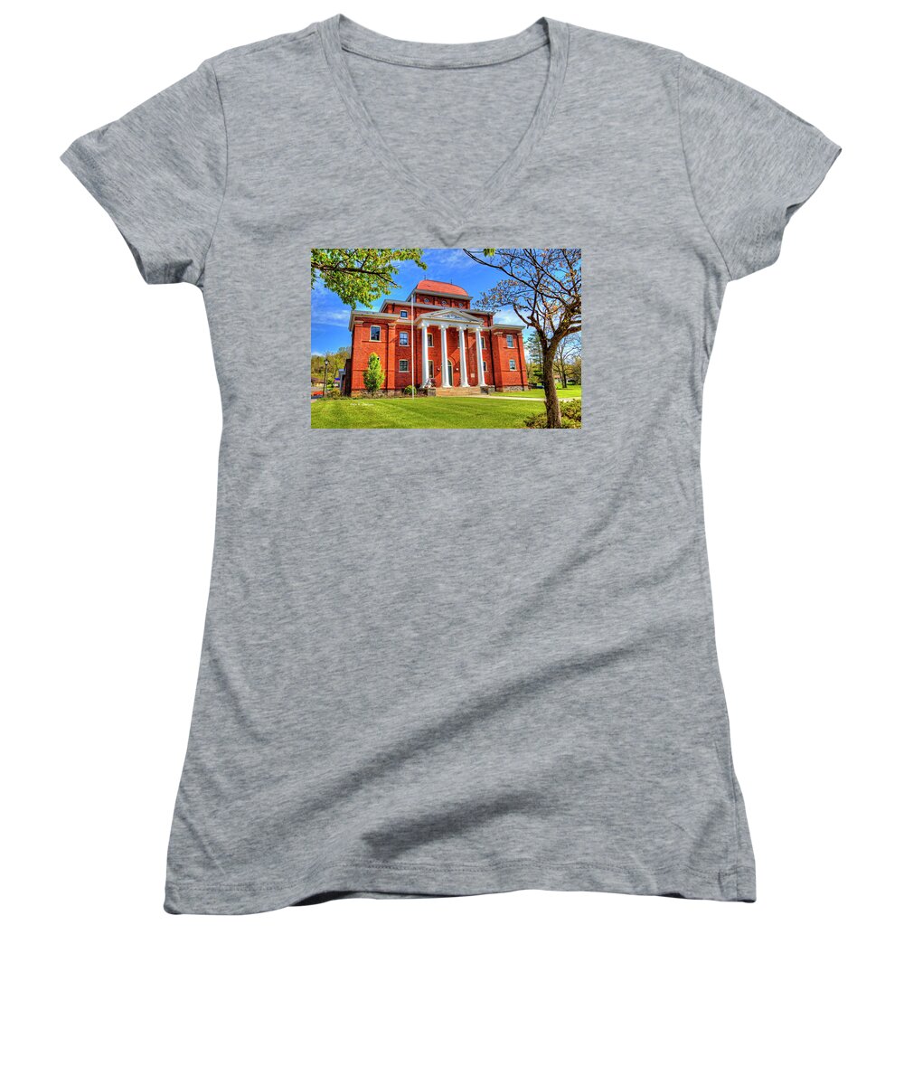Courthouse Women's V-Neck featuring the photograph Old Ashe Courthouse by Dale R Carlson