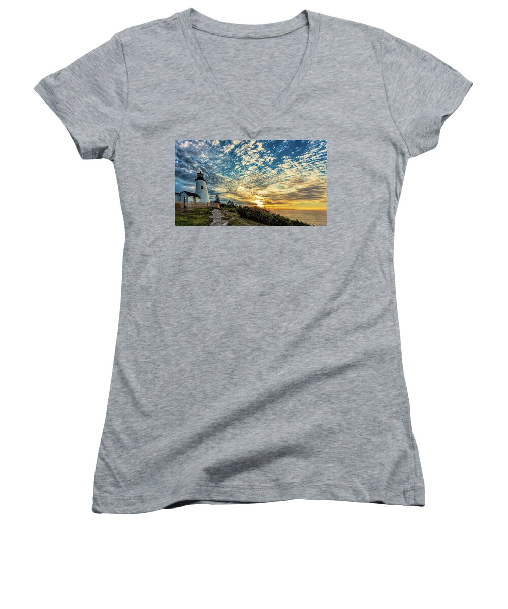 Pemaquid Point Lighthouse Women's V-Neck featuring the photograph Pemaquid Point Lighthouse at Daybreak by David Smith