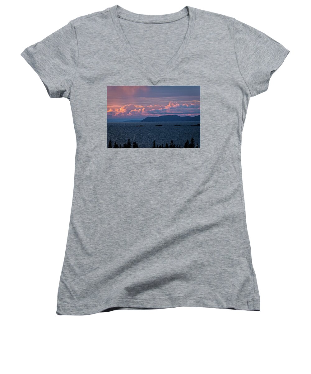 Evening Women's V-Neck featuring the photograph Pic Island by Doug Gibbons