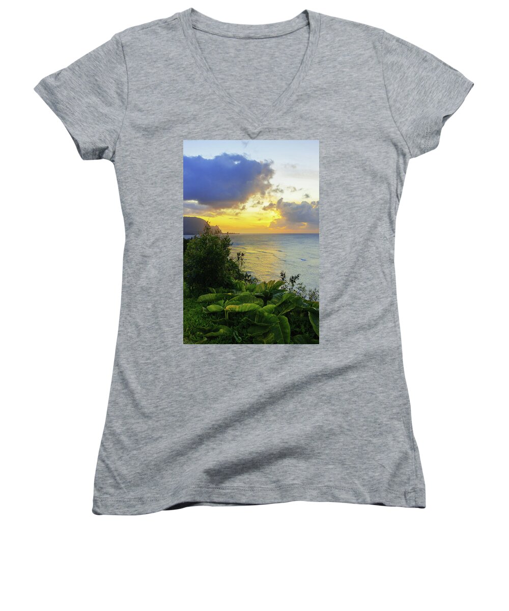 Beach Women's V-Neck featuring the photograph Return by Chad Dutson