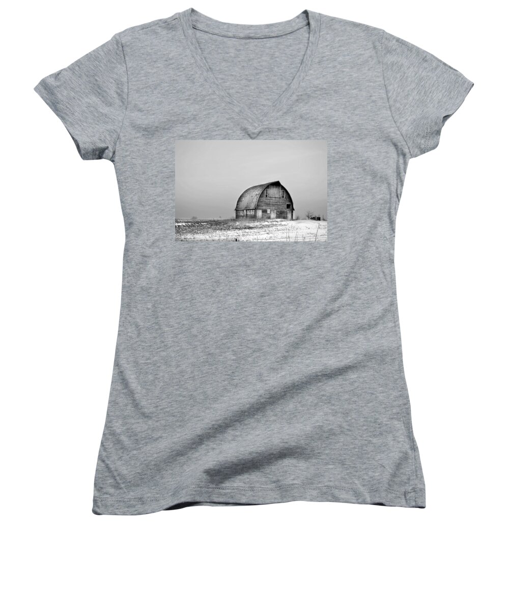 Rustic Women's V-Neck featuring the photograph Royal Barn BW by Bonfire Photography