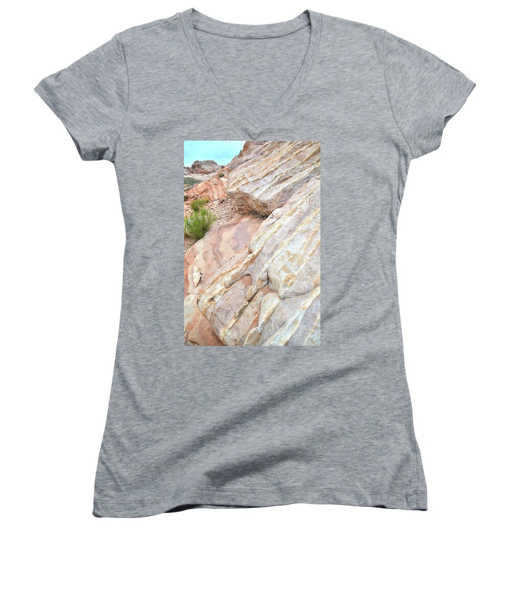 Valley Of Fire State Park Women's V-Neck featuring the photograph Sandstone Cove in Valley of Fire by Ray Mathis