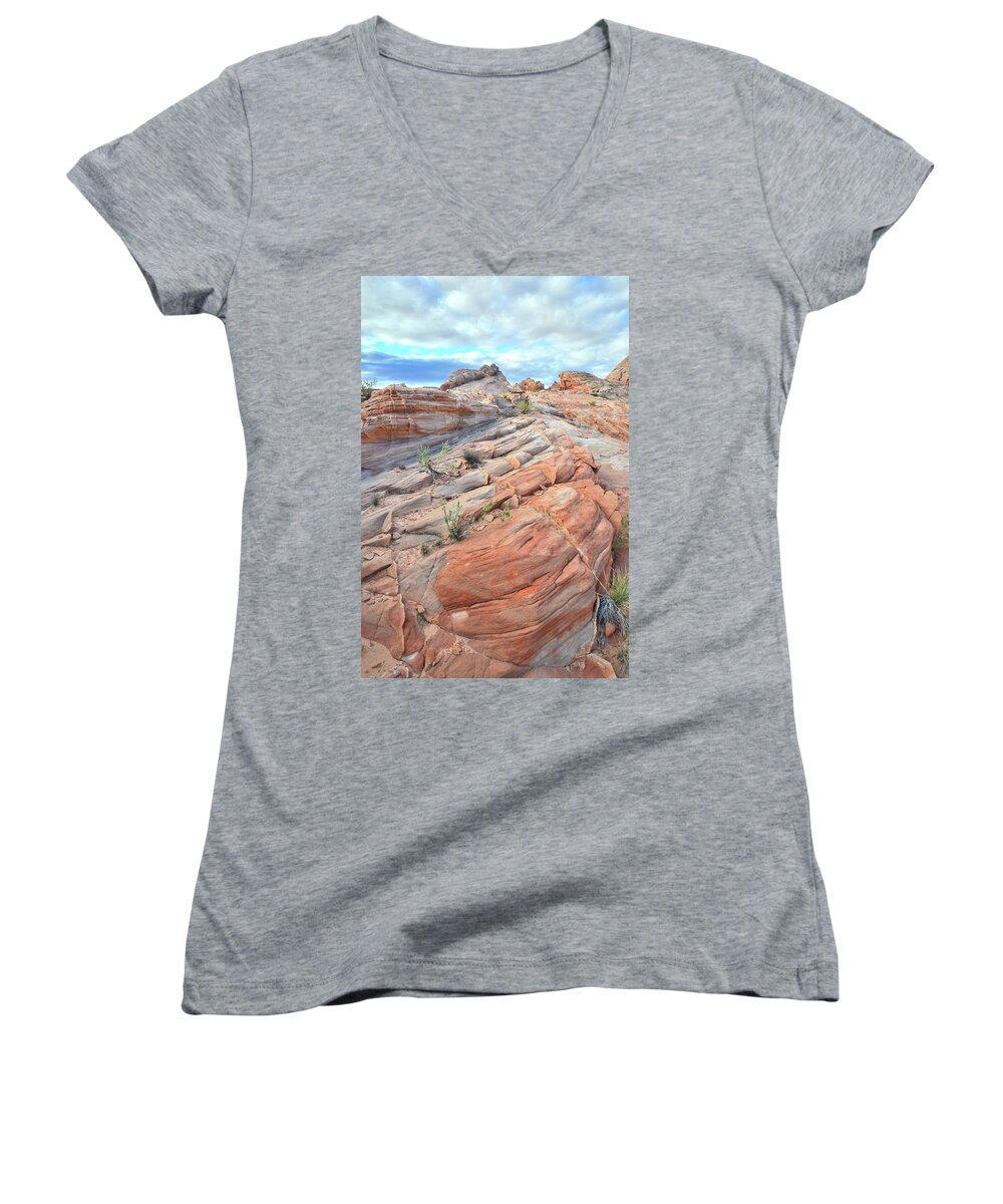 Valley Of Fire State Park Women's V-Neck featuring the photograph Sandstone Crest in Valley of Fire by Ray Mathis