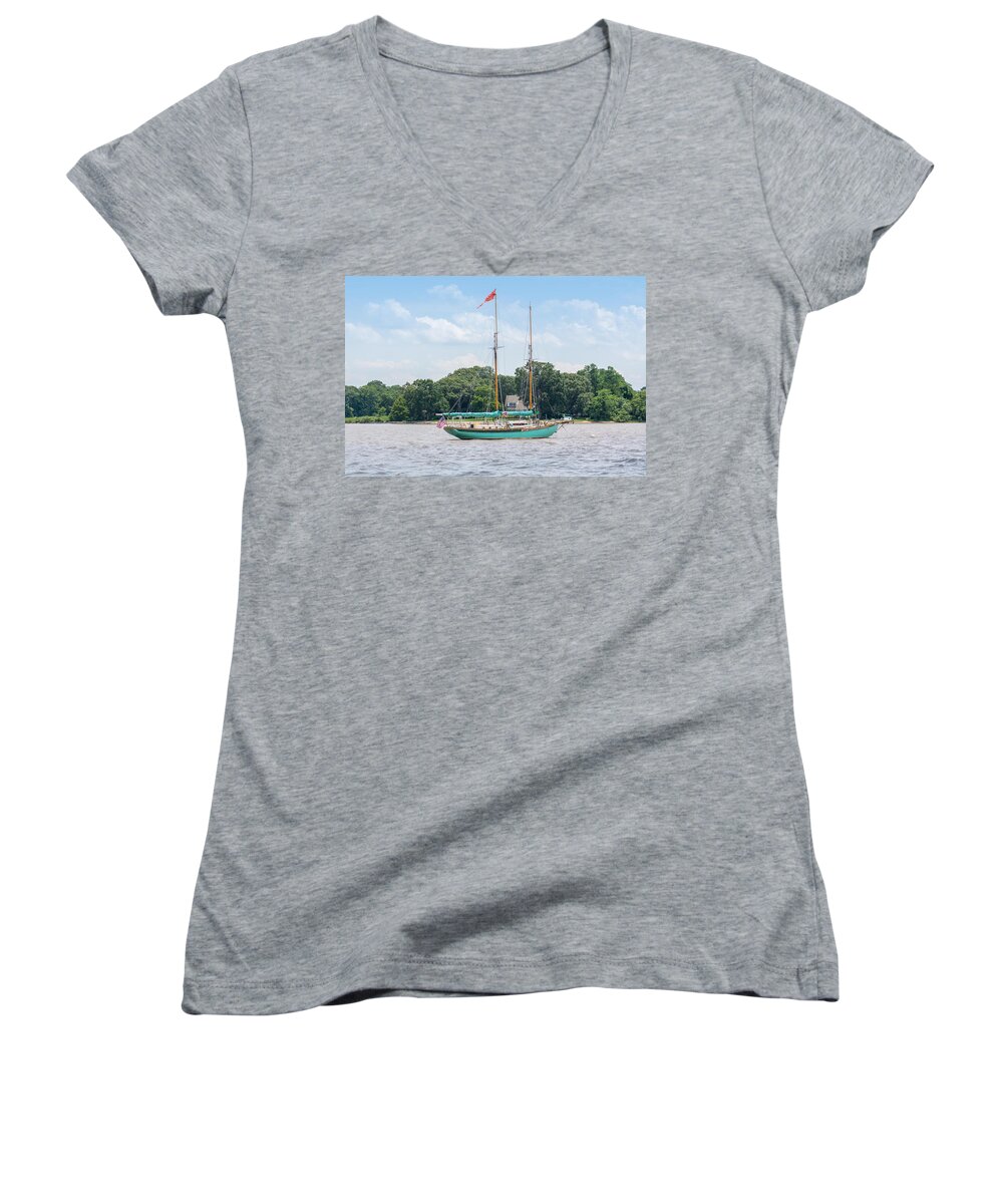 Landscape Women's V-Neck featuring the photograph Sultana on the Chester by Charles Kraus