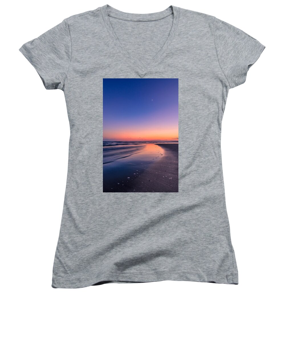 Beach Women's V-Neck featuring the photograph Sunset, Old Saybrook, CT by Craig Szymanski