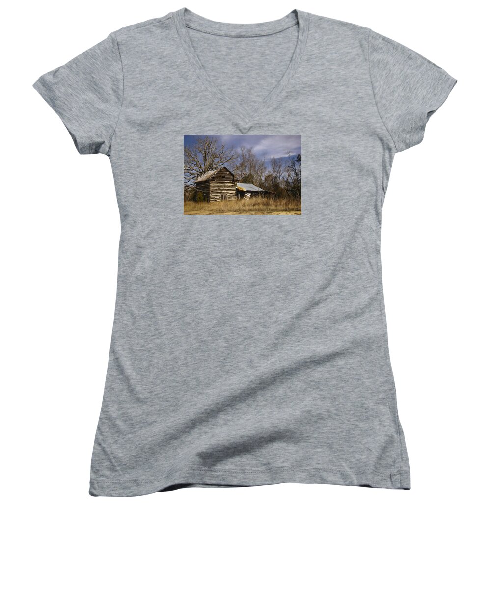 Tobacco Women's V-Neck featuring the photograph Tobacco Road by Benanne Stiens
