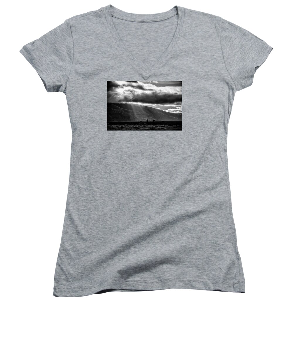 People Women's V-Neck featuring the photograph Capturing Rowena by Steven Clark