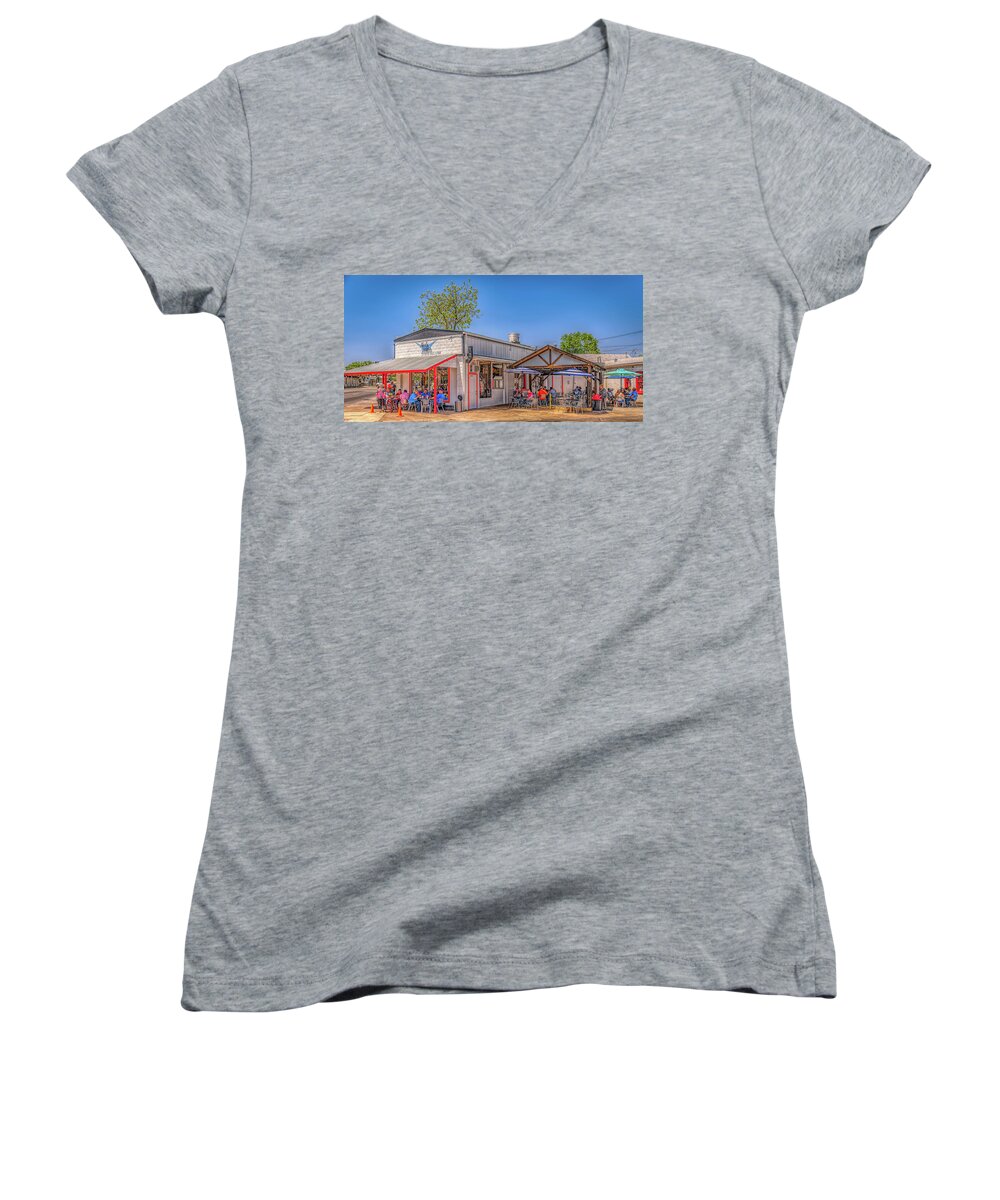 Boerne Women's V-Neck featuring the photograph Lunch Time in Boerne Texas by G Lamar Yancy
