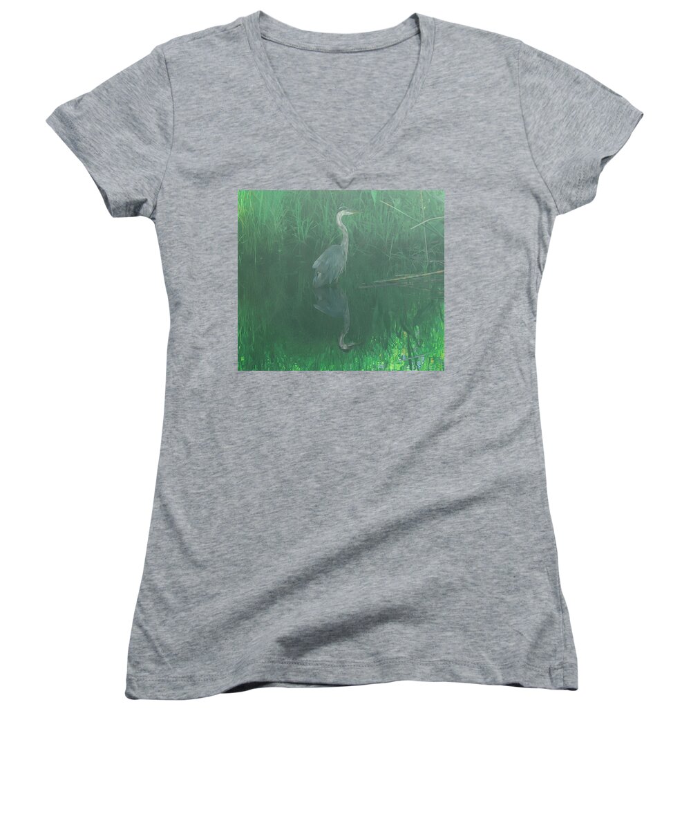 Water Fowl Women's V-Neck featuring the photograph Mirror image by Chuck Brown