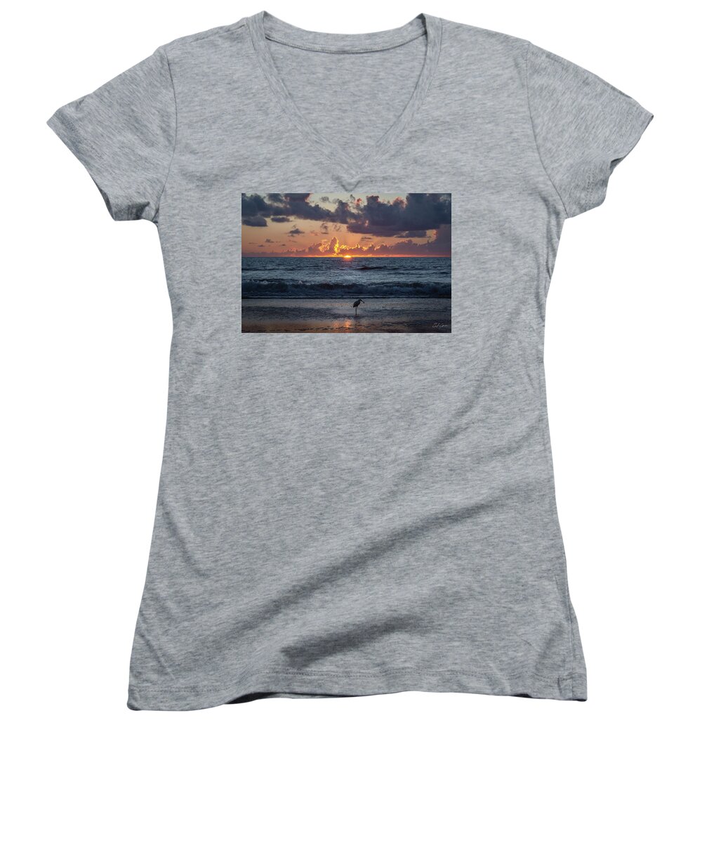Sunrise Women's V-Neck featuring the photograph Early Bird by Steven Sparks
