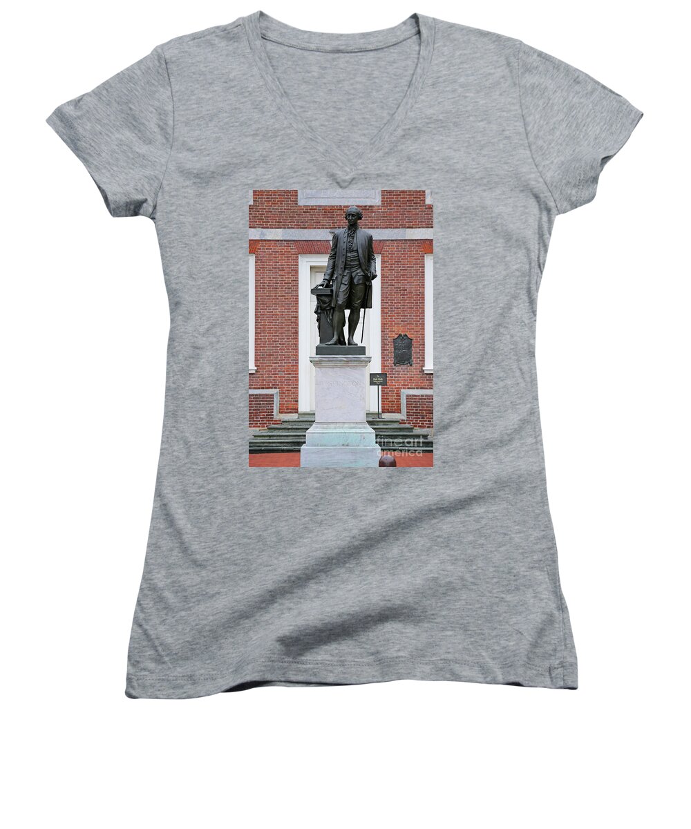 George Washington Women's V-Neck featuring the photograph George Washington Statue at Independence Hall 8097 by Jack Schultz