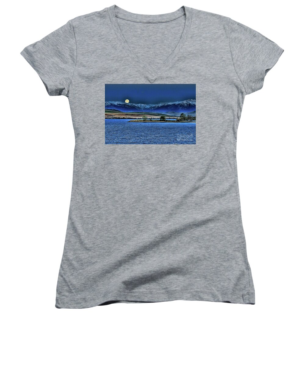 Cooney Women's V-Neck featuring the photograph Moonset Over Cooney by Gary Beeler