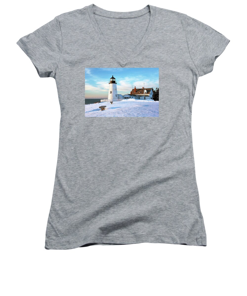 Pemaquid Point Lighthouse Women's V-Neck featuring the photograph Pemaquid Point Lighthouse by Eric Gendron
