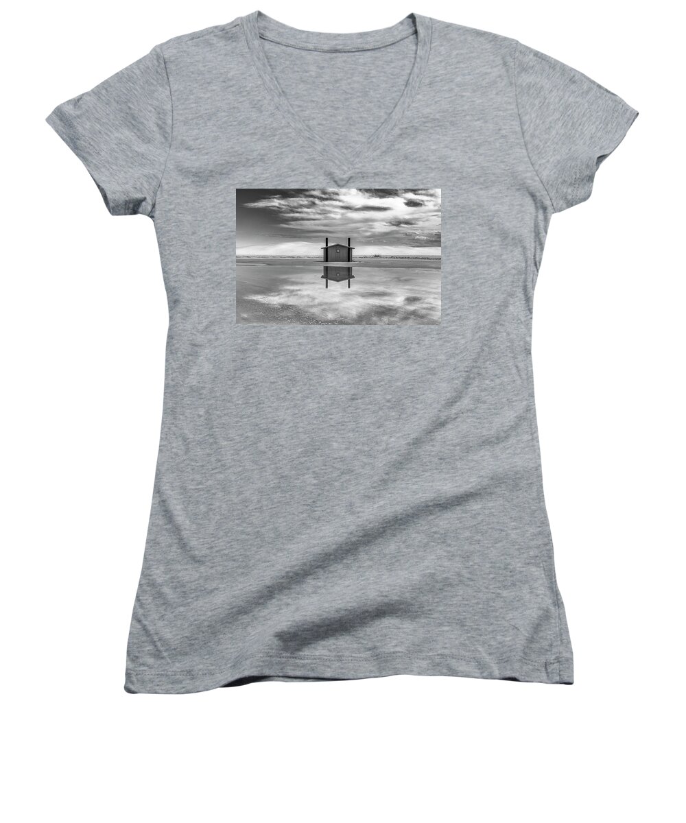 © 2020 Lou Novick All Rights Reversed Women's V-Neck featuring the photograph White Sands National Park #11 by Lou Novick